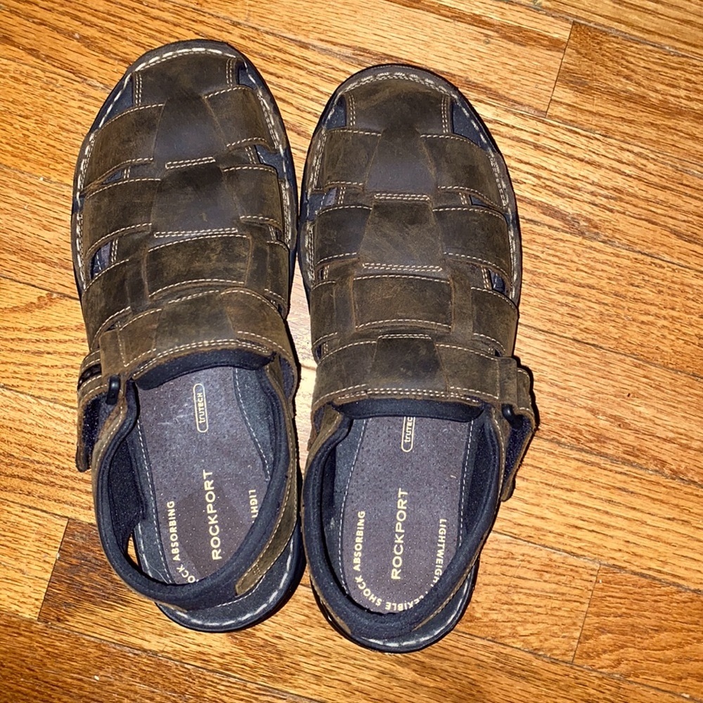 Rockport shoes for men size 11; lightweight and shock absorbant your for comfort